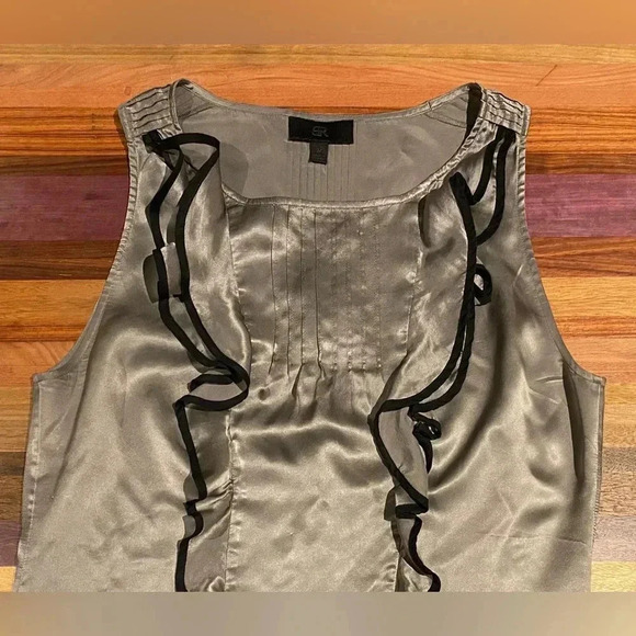 Banana Republic BR Monogram Sleeveless Silk Ruffled Tuxedo-style top, size M - Picture 3 of 9